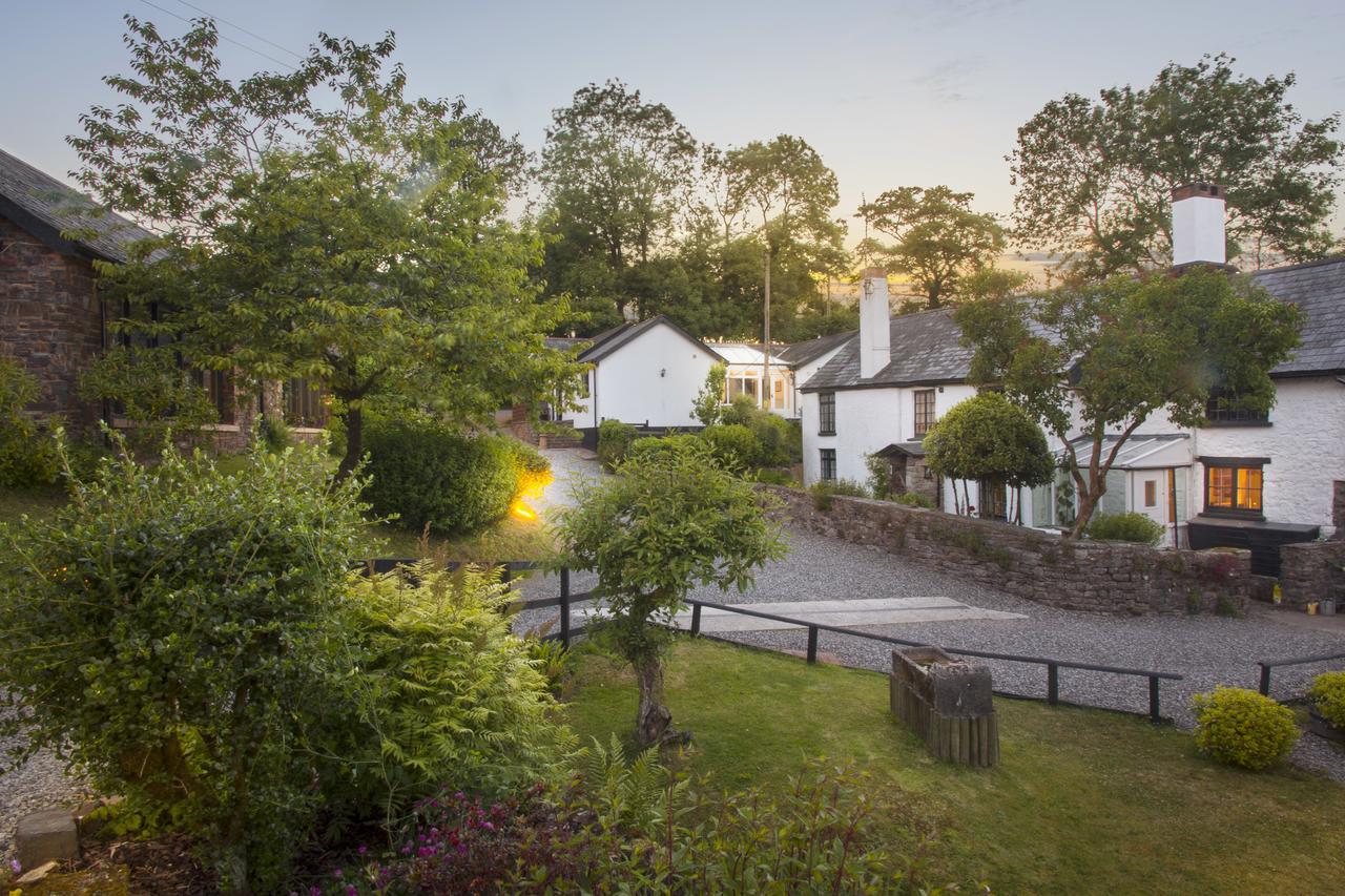 Three Gates Farm Holiday Cottages Huntsham Экстерьер фото